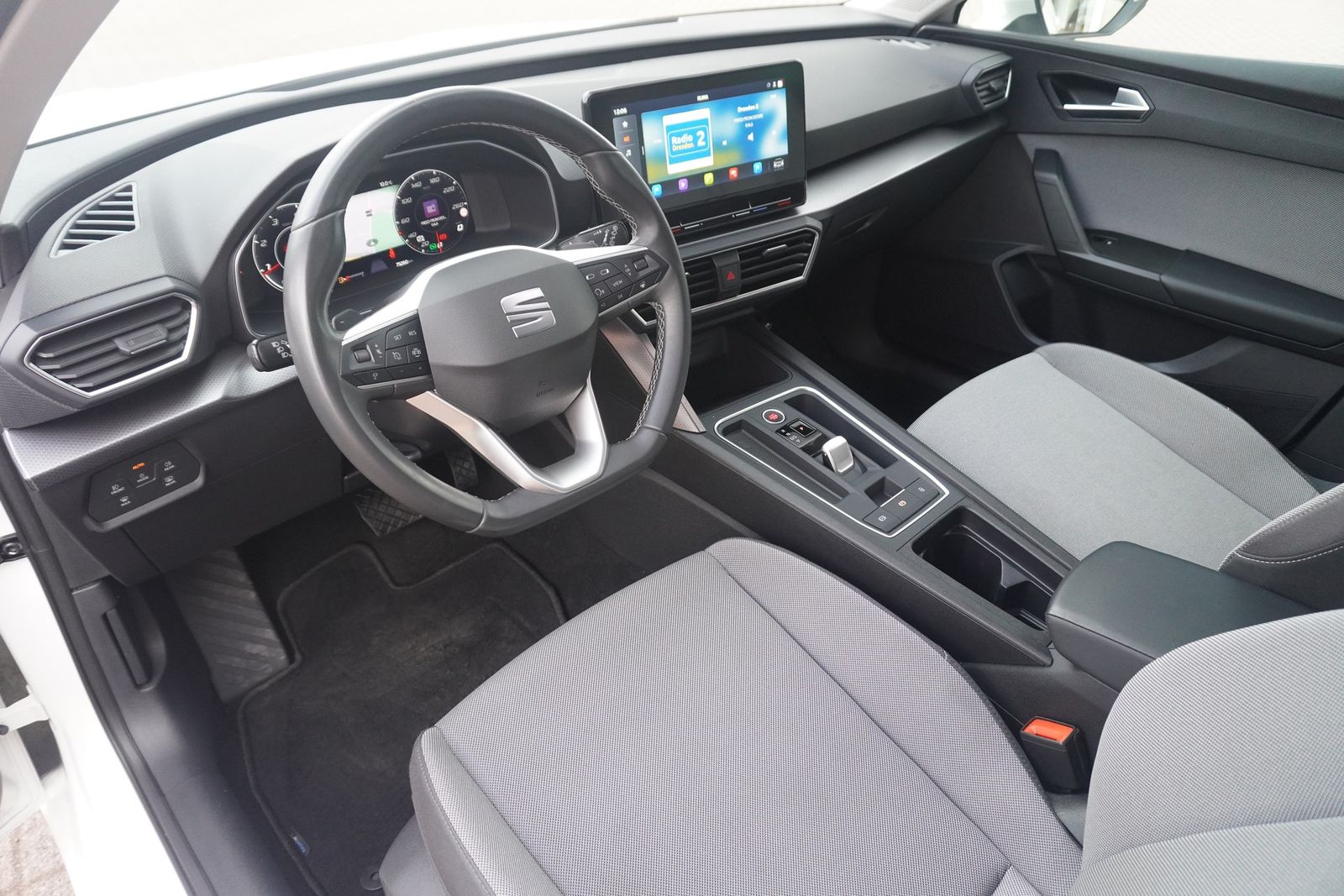 Seat Leon ST 2.0 TDI DSG LED Navi ACC DAB AHK Kamera