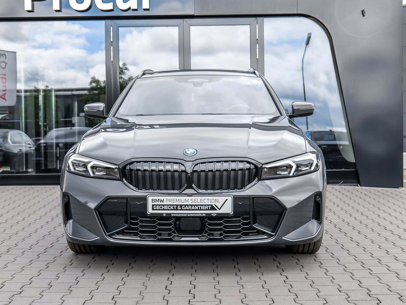 BMW 330e xDrive Touring M Sport HUD PANO ACC AHK LM