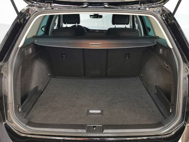 Volkswagen Passat Variant Business - Samsaru's Car Outlet