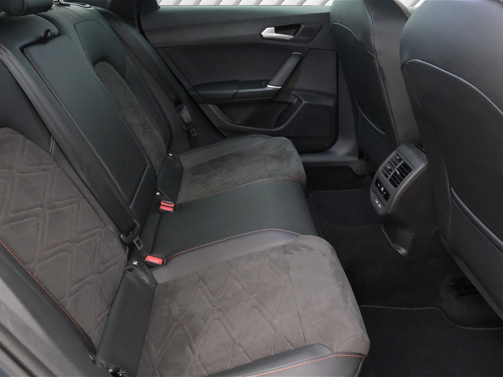 Seat Leon Sportstourer FR Plus ACC AHK RFK NAVI LED