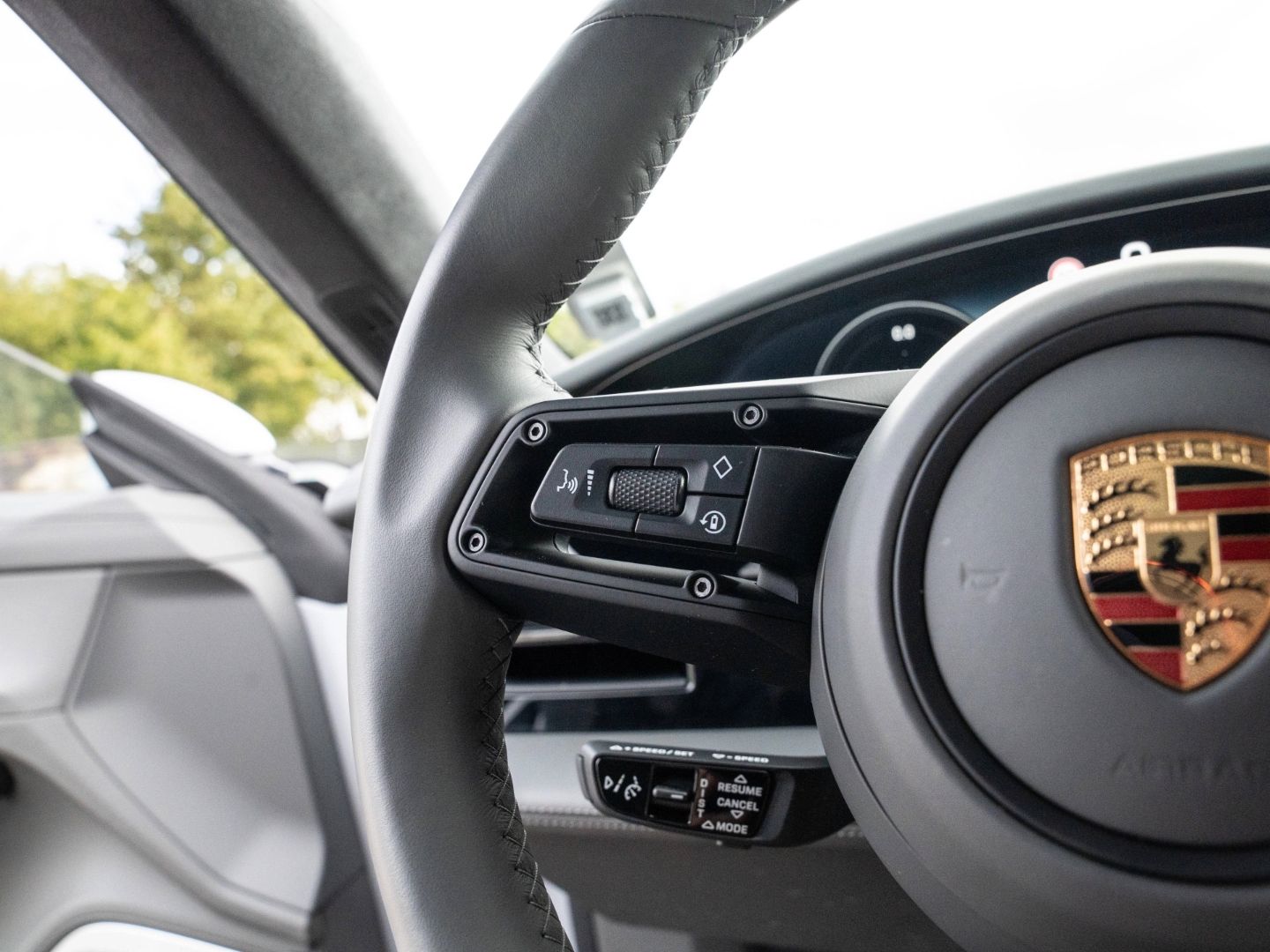 Porsche Taycan Turbo S Cross Turismo Burmester InnoDrive