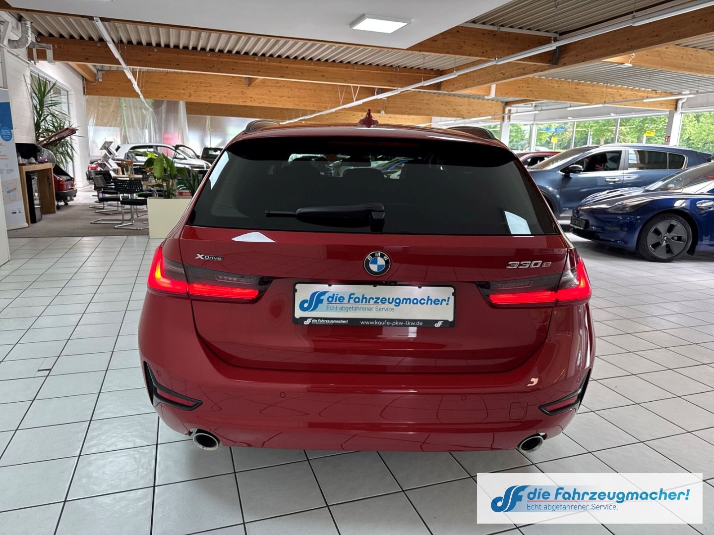 BMW 330 e xDrive Advantage Touring Park-Assistent AH