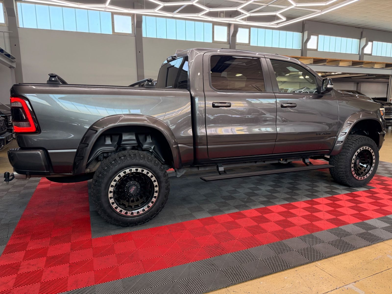 Dodge RAM 1500 5.7 4X4 LARAMIE PANO LPG MonsterTruck
