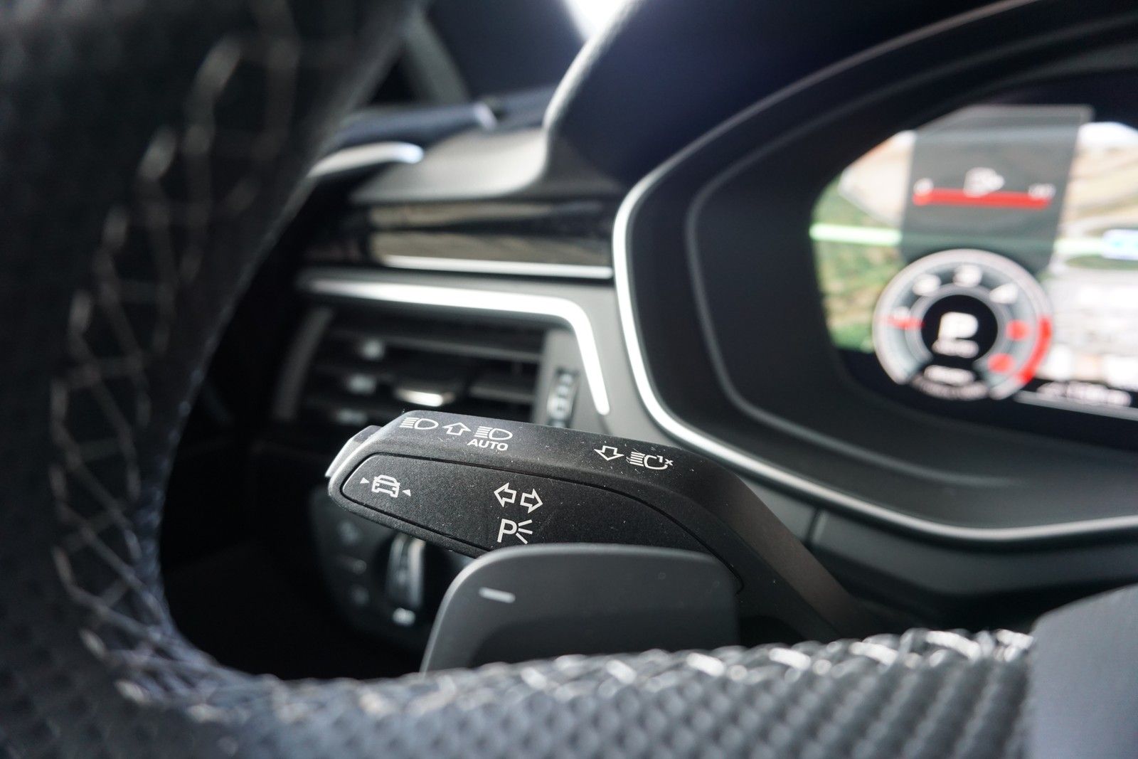 Audi A4 Avant 40 TDi S tronic S line - Samsaru's Car Outlet