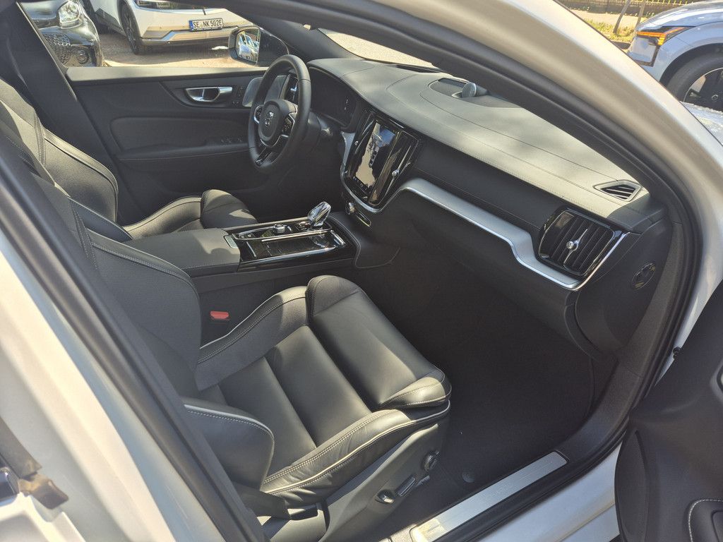 Volvo S60 T8 Ultimate Dark Recharge Plug-In Hybrid AWD