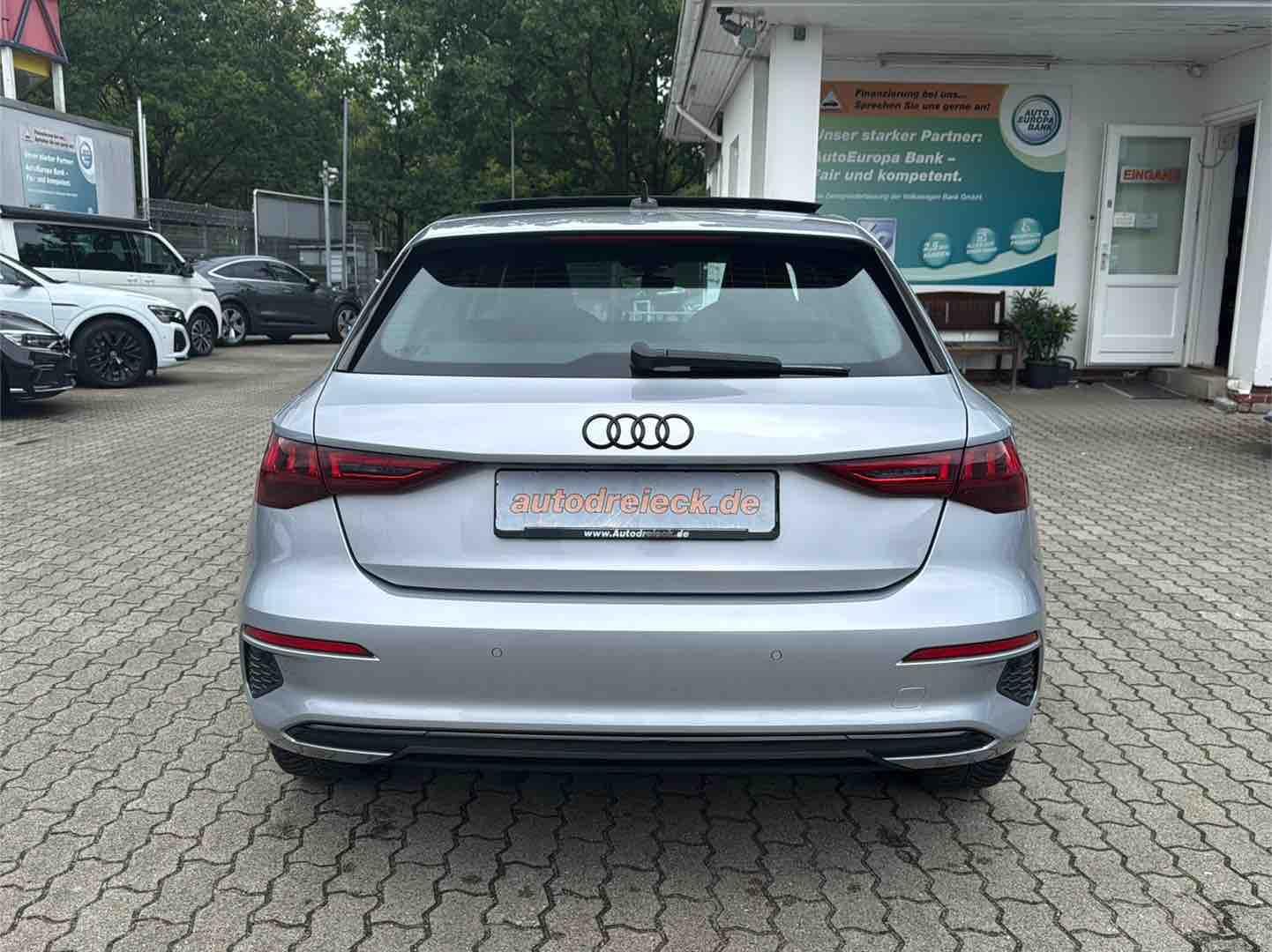 Audi A3 40 TFSIe S line BLACK RAUTE PANO 17Z VC LED