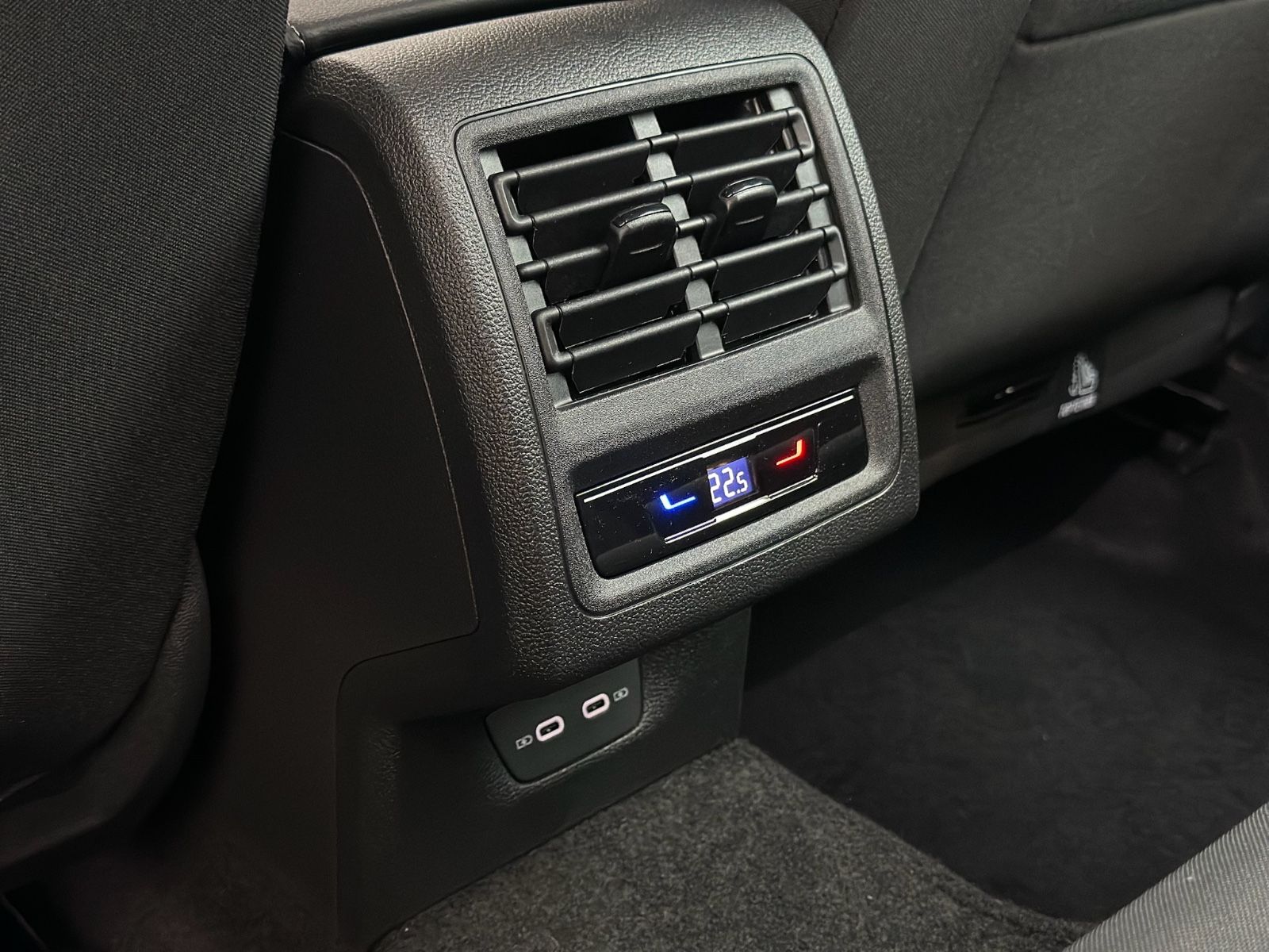 Volkswagen Golf 1.5 TSI Life - Samsaru's Car Outlet