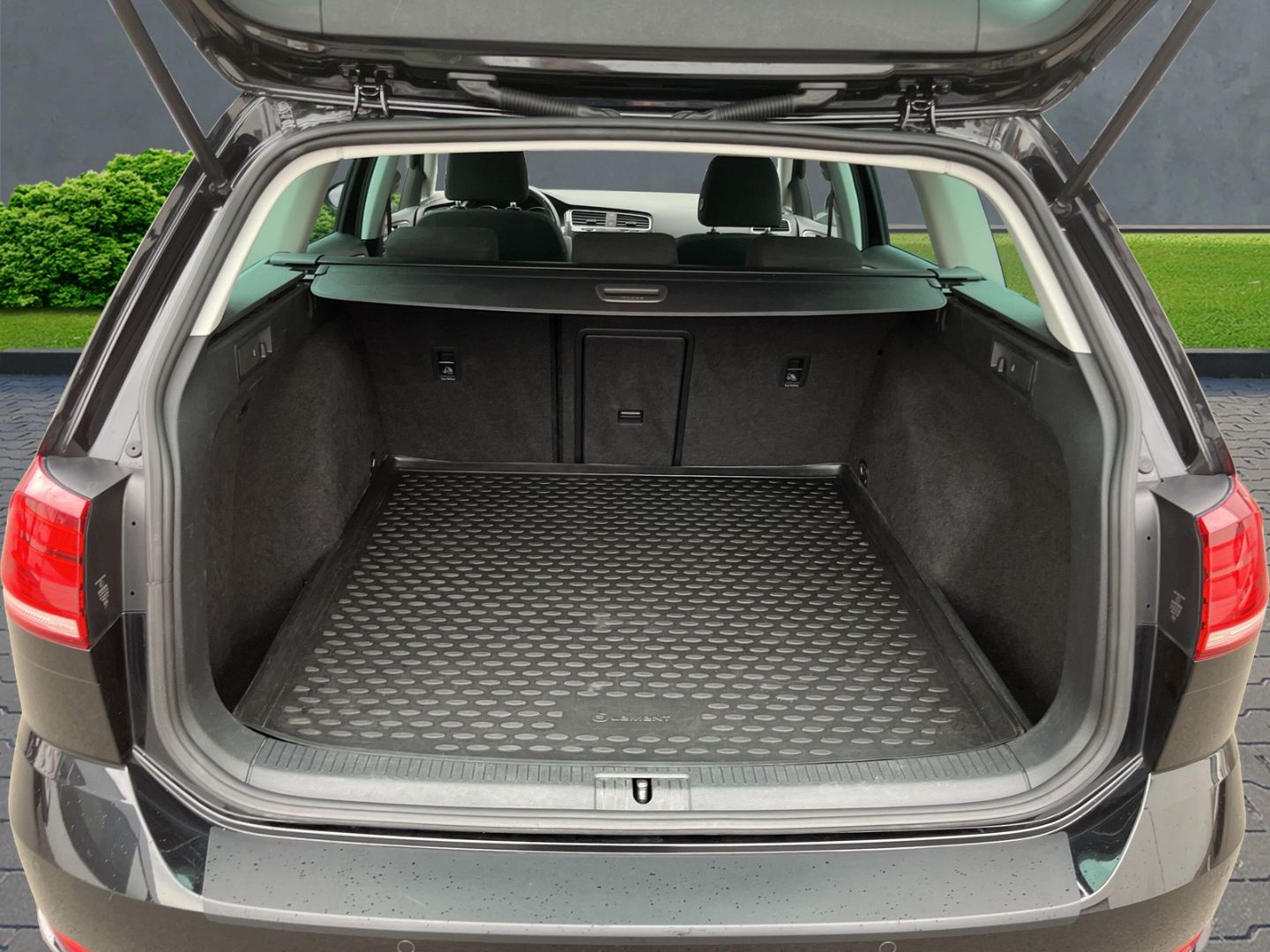 Volkswagen Golf Variant Comfortline 2.0 TDI - Samsaru's Car Outlet