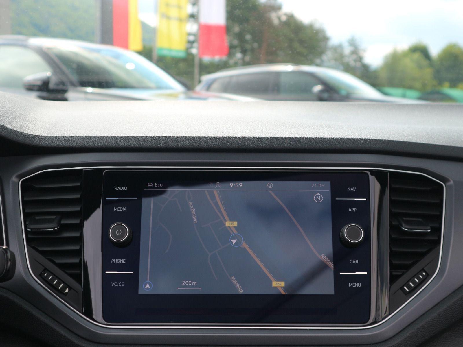 Volkswagen T-Roc R-Line 1.5 TSI - Samsaru's Car Outlet