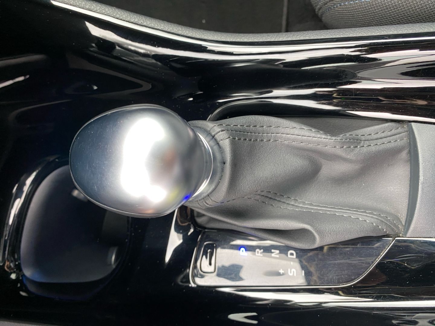 Toyota C-HR 2.0 Hybrid Team D *LED*ACC*Navi*CarPlay*CAM