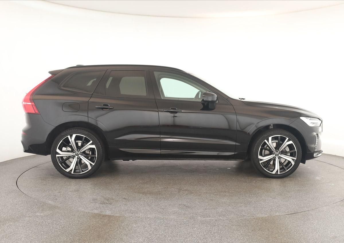 Volvo XC60 B4 AWD Plus Dark LED Pano ACC Kam 21" AHK