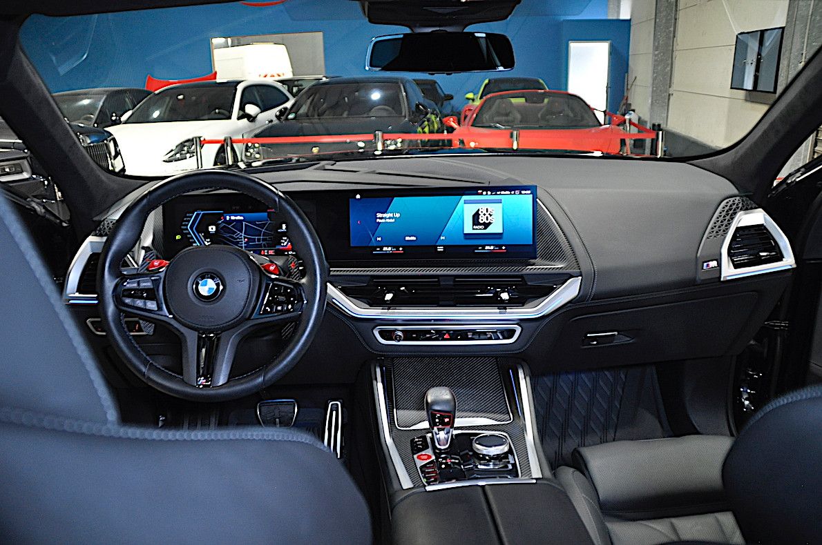 BMW XM 4.4-DRIVER PACKAGE-ALL IN BLACK