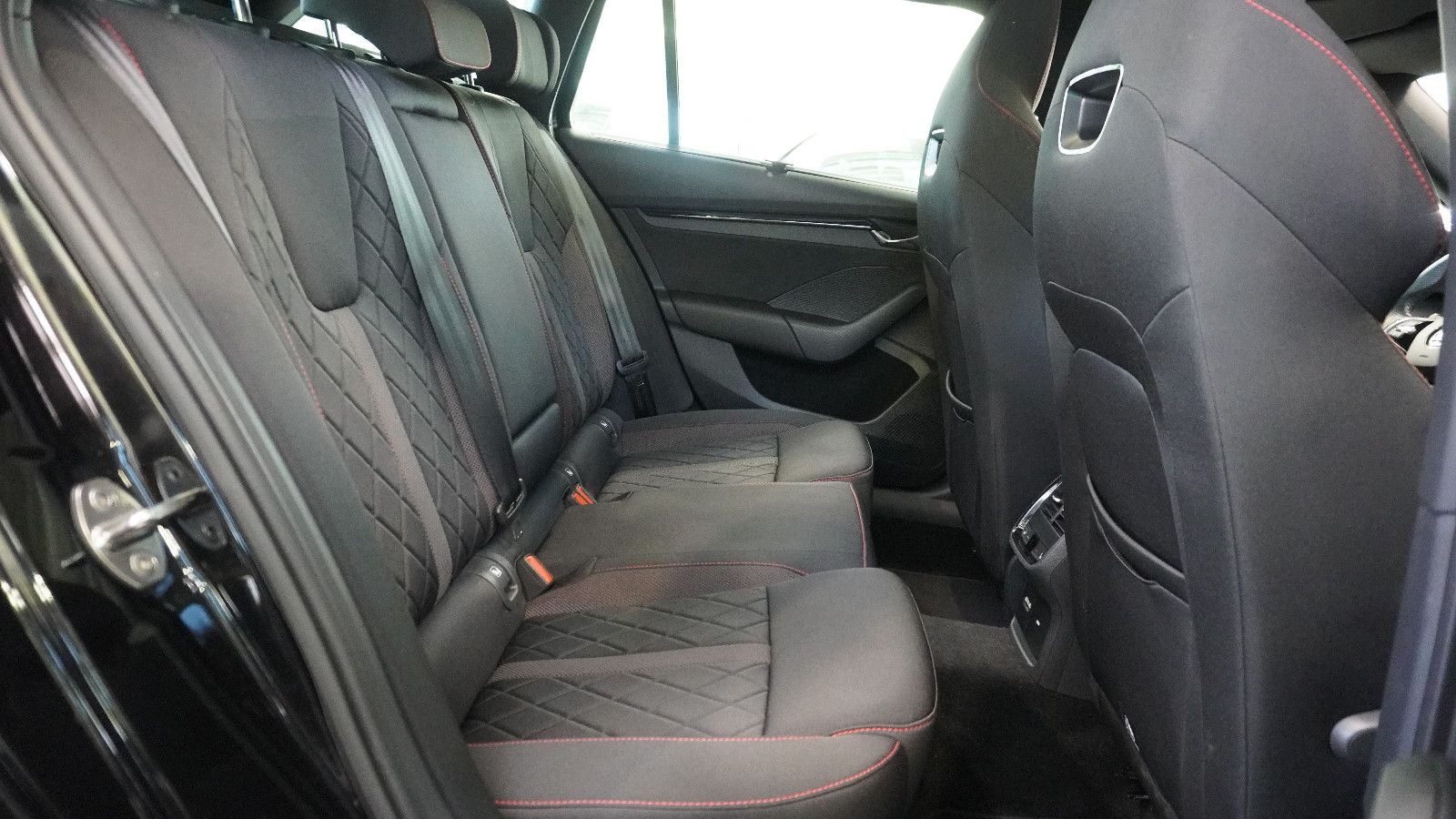 Skoda Octavia Combi RS 4x4*AHK*PANO*HUD*ACC