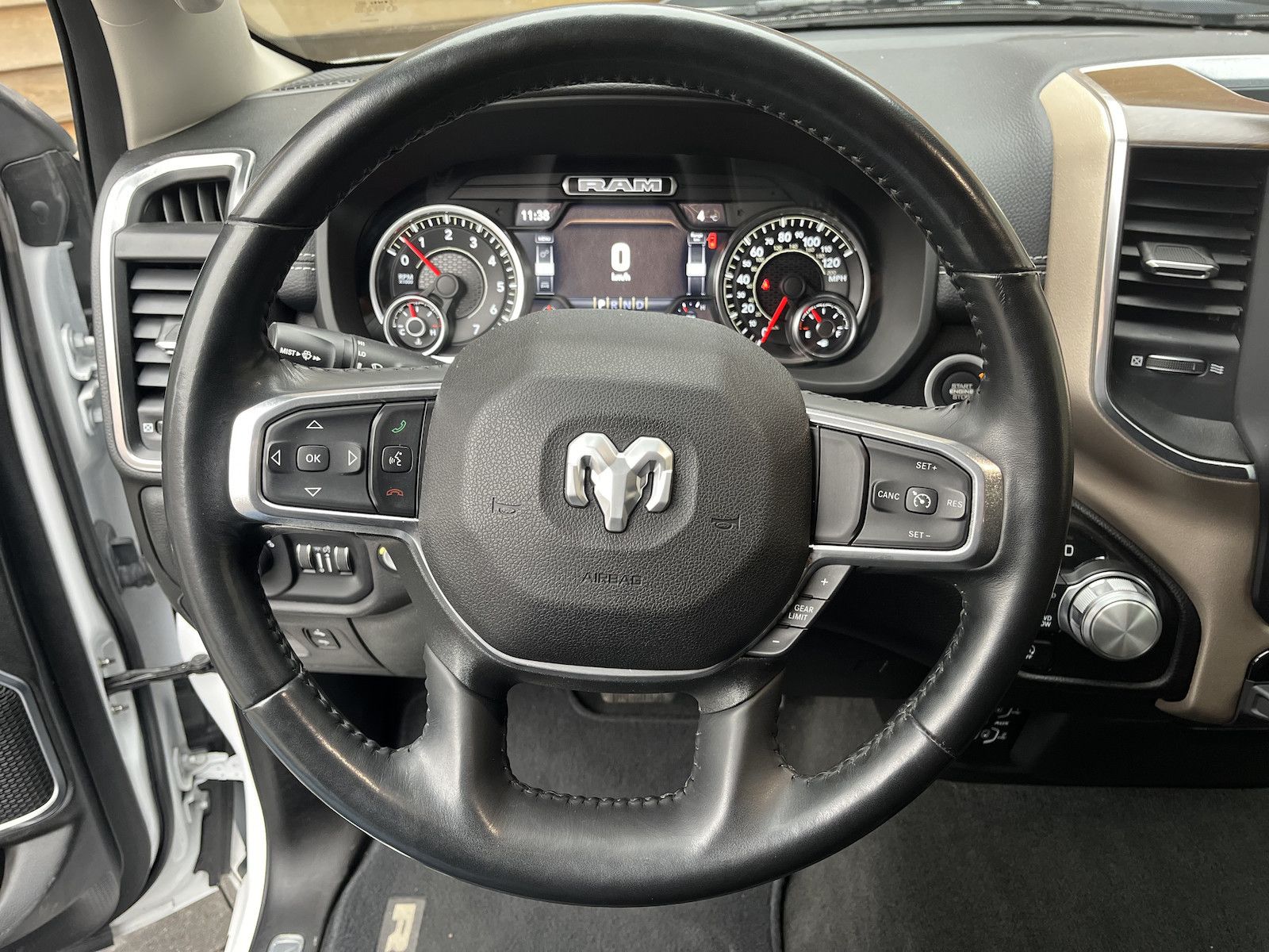 Dodge RAM 1500 Laramie LED AHK LPG Memory LPG