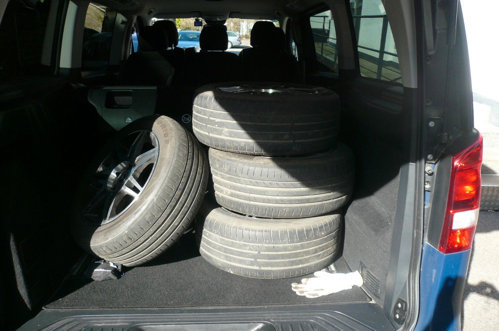 Mercedes-Benz V 220 d RISE - Samsaru's Car Outlet