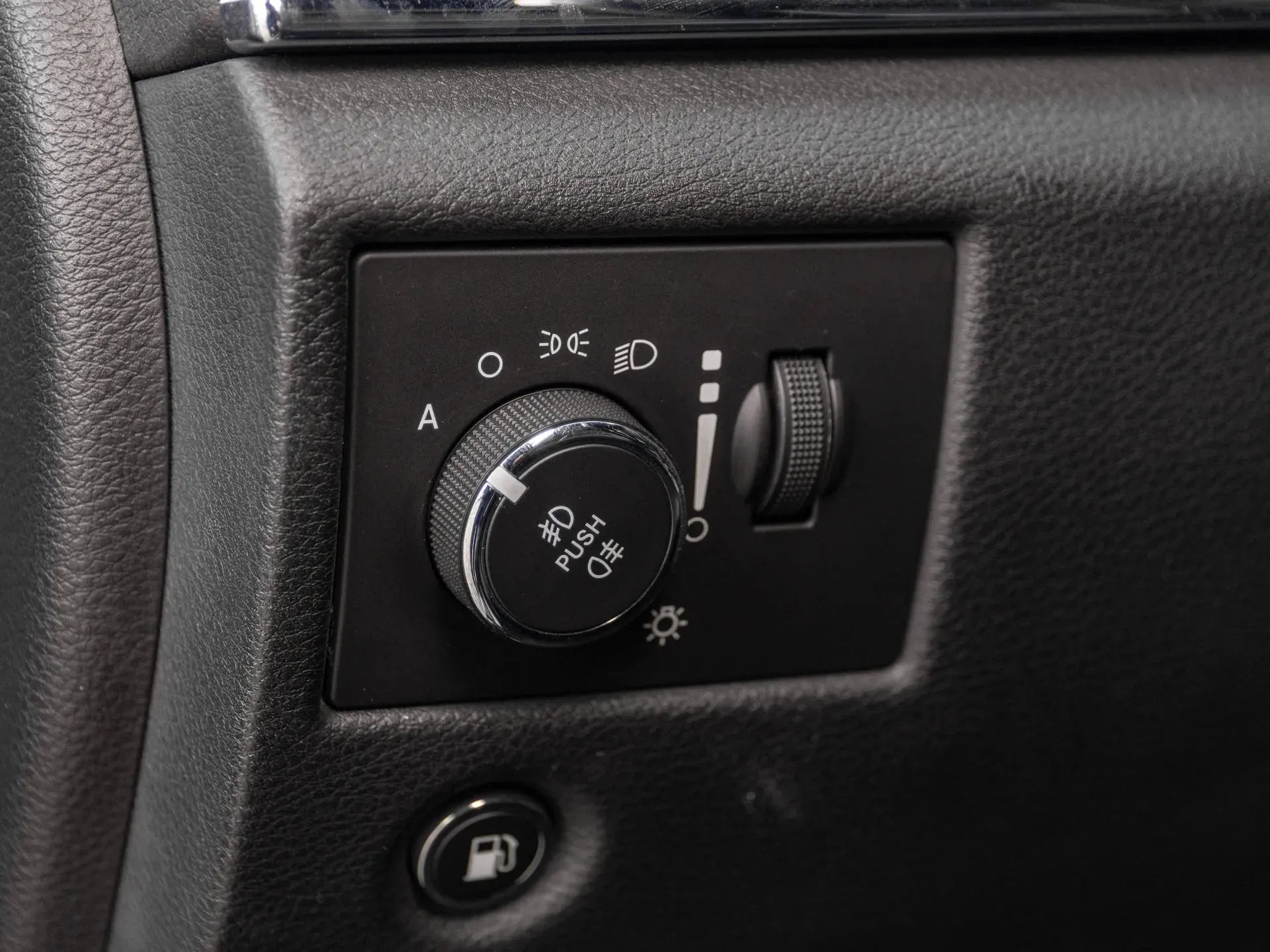 Jeep Grand Cherokee 3.0 Diesel 250 CP Negru - Samsaru's Car Outlet