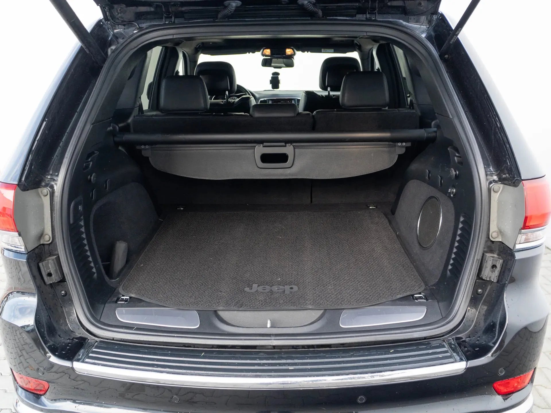 Jeep Grand Cherokee 3.0 Diesel 250 CP Negru - Samsaru's Car Outlet