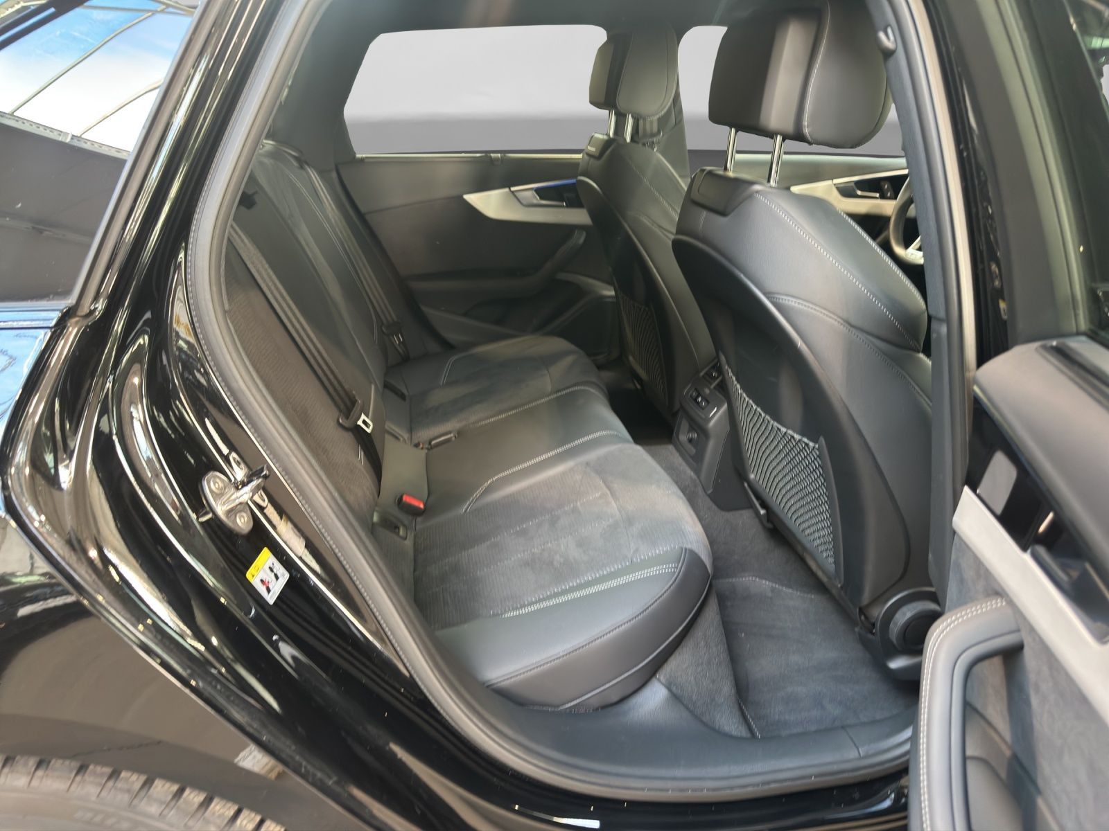 Audi A4 Avant 40 TFSI Q 2x S LINE MATRIX AHK LM19 KAM