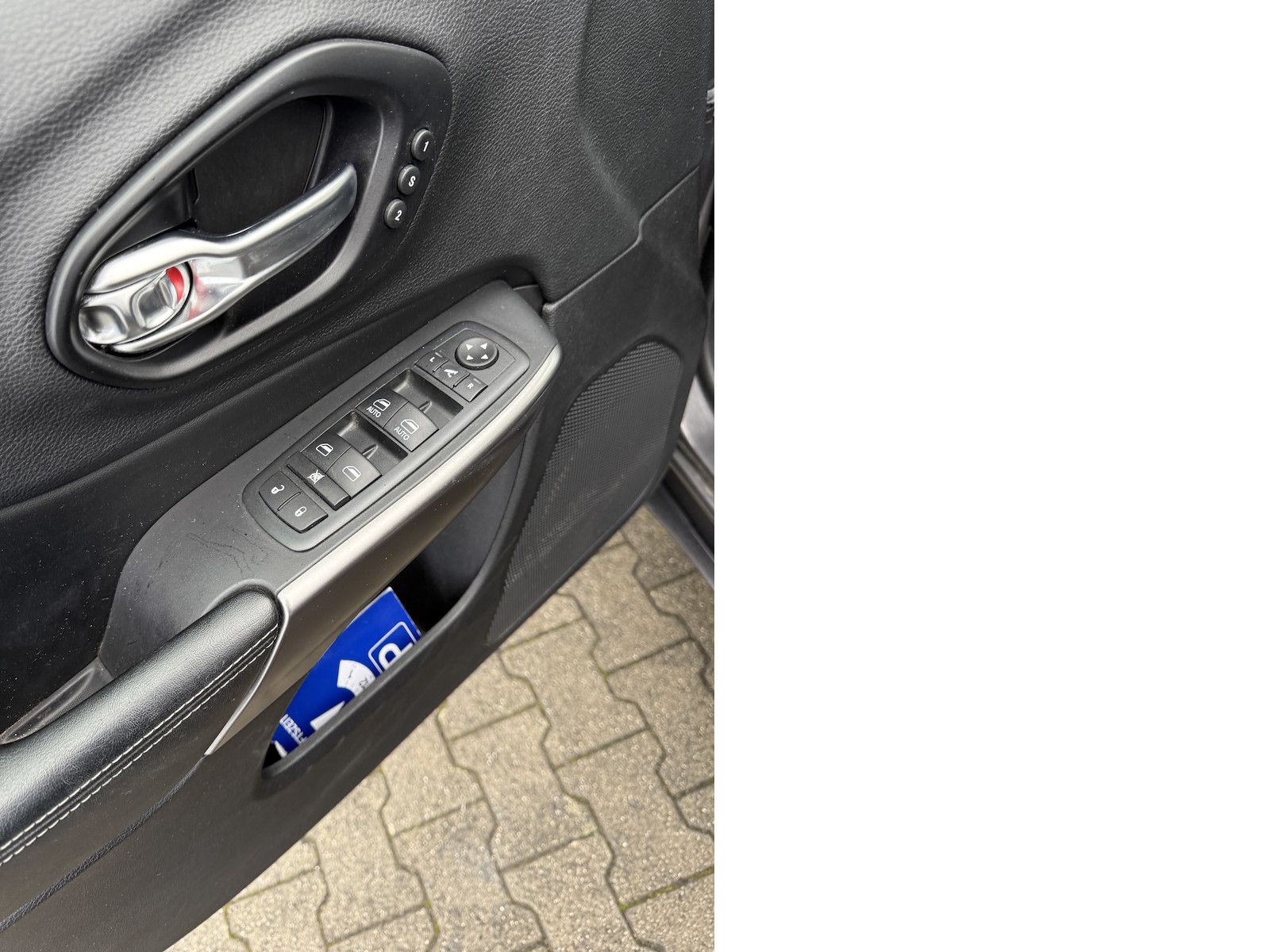Jeep Cherokee Overland 4WD Navi LED Kamera Temp PDC S