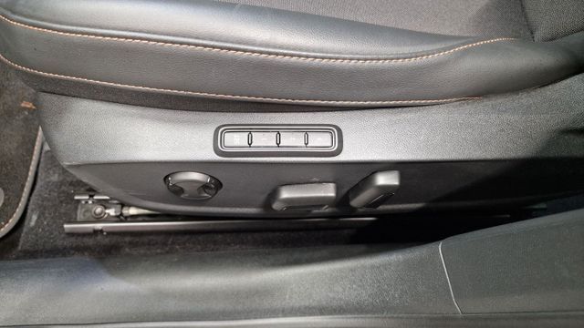 Seat Leon Sportstourer 1.5 eTSI Navi/ AHK/ Beats/ ...