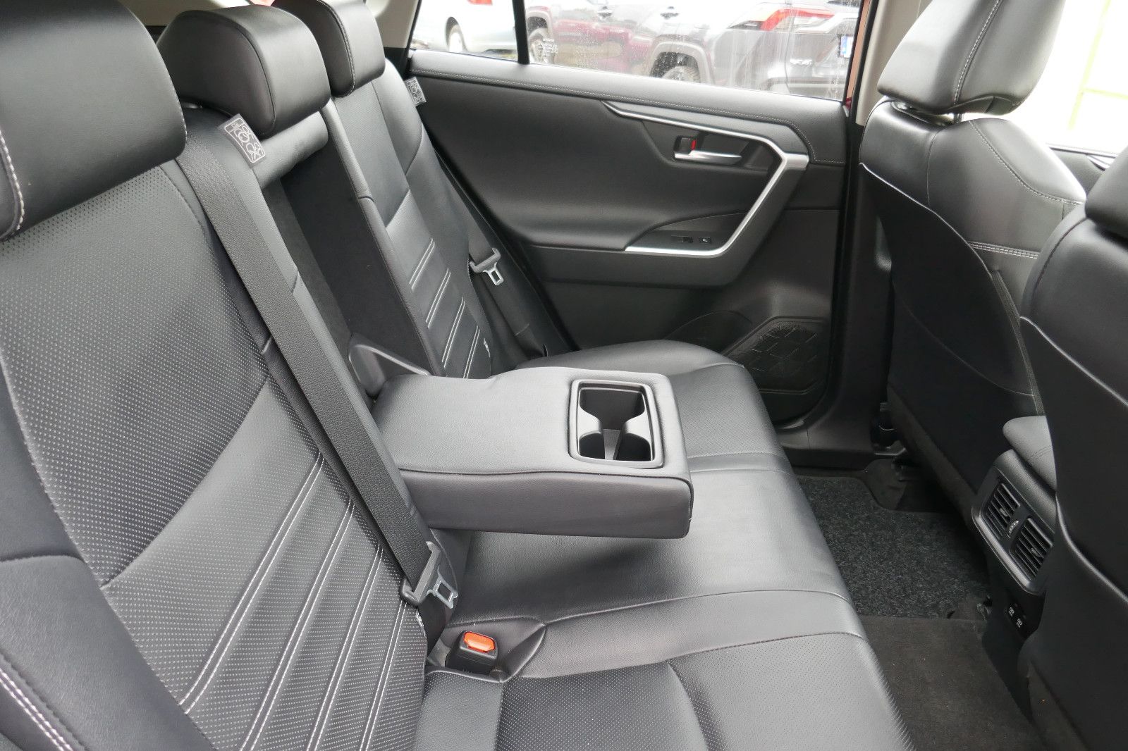 Toyota RAV 4 Hybrid Lounge Allrad - Samsaru's Car Outlet