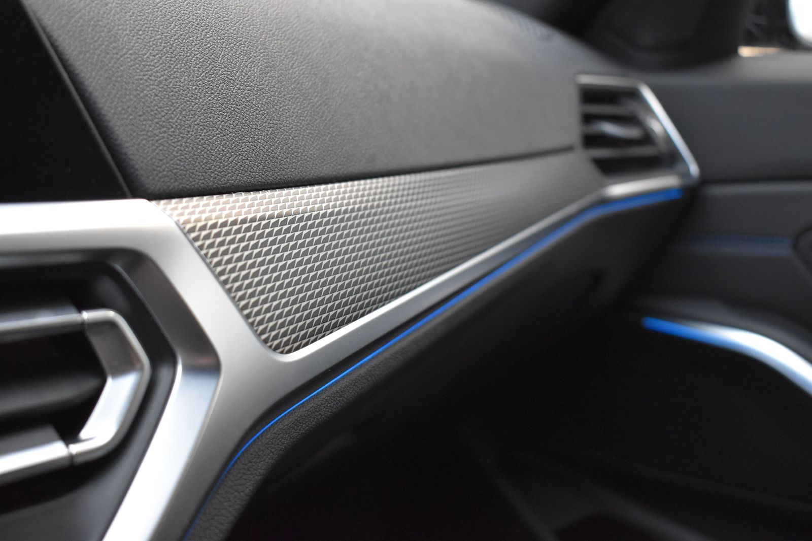 BMW 330e Touring M Sport - Samsaru's Car Outlet