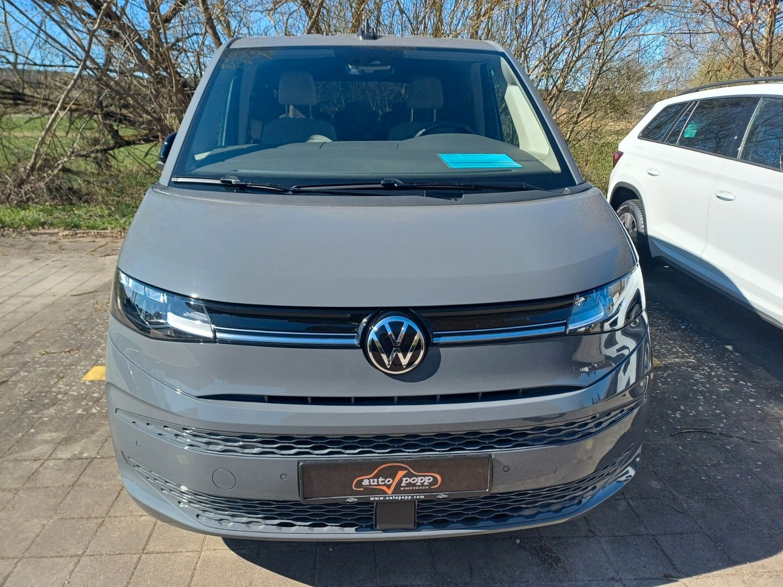 Volkswagen T7 Multivan 2.0 TDI DSG Life - Samsaru's Car Outlet