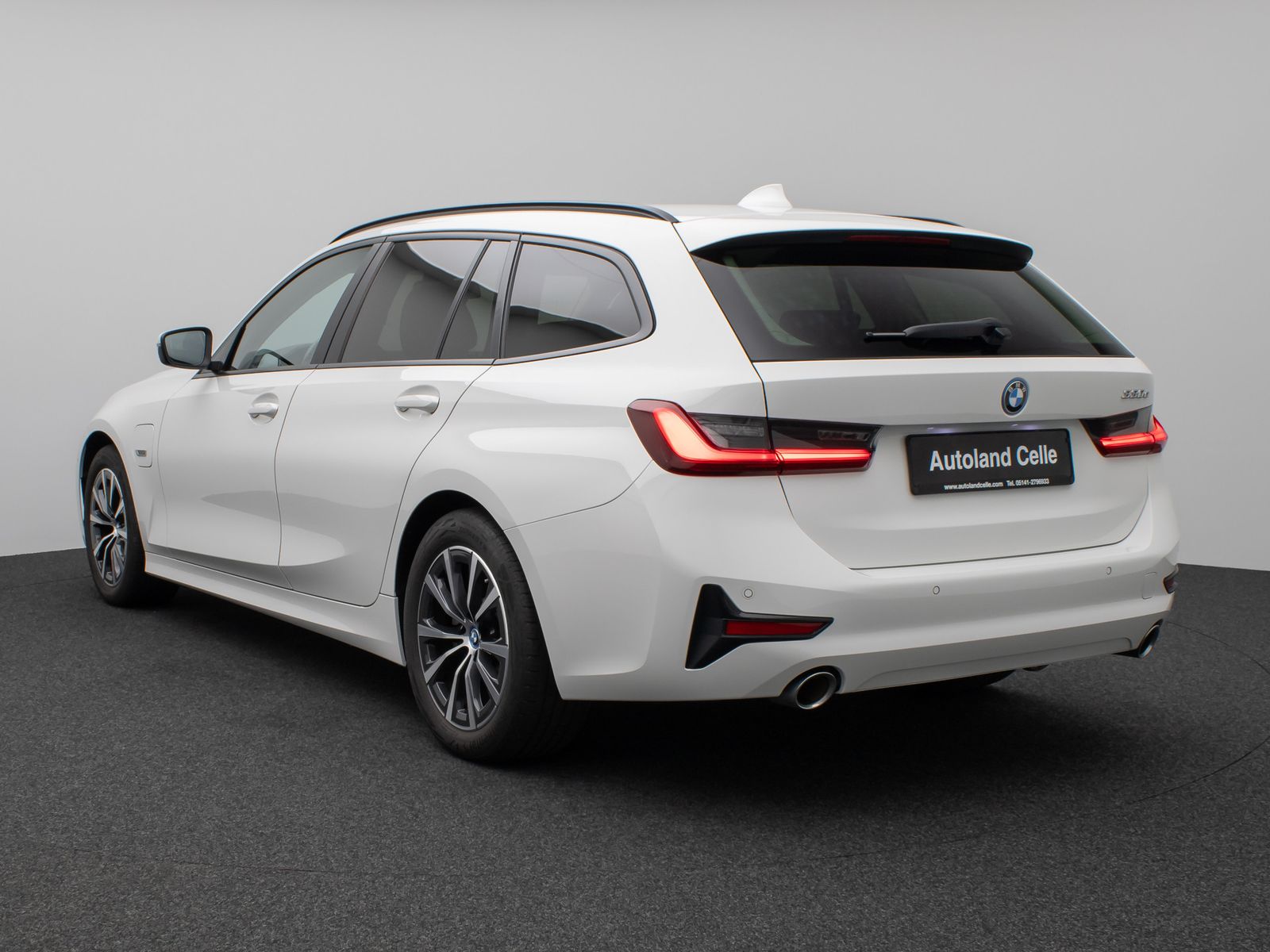 BMW 330e - Samsaru's Car Outlet