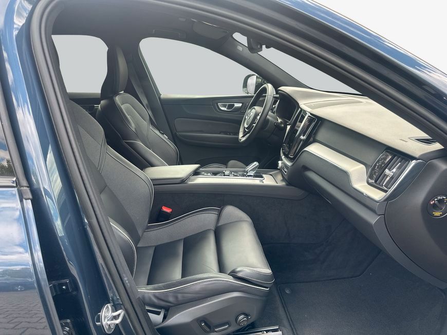 Volvo XC60 B4 D AWD Plus Dark
