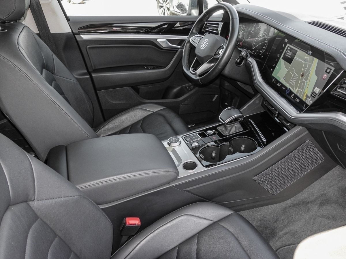 Volkswagen Touareg 3.0 eTSI eHybrid 4Motion - Samsaru's Car Outlet