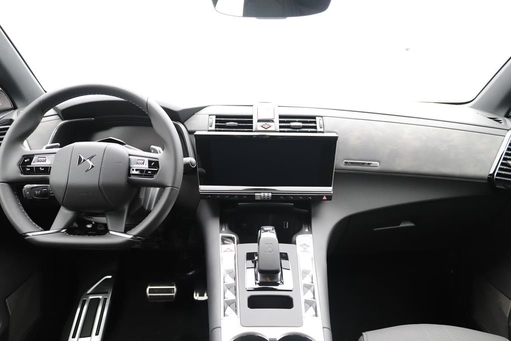 DS Automobiles DS7 Crossback E-Tense 4x4 Louvre