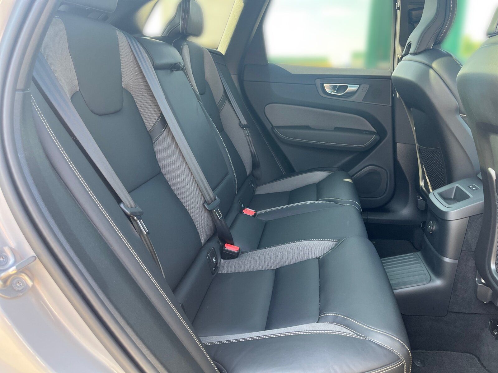 Volvo XC60 T6 AWD Plus Dark Recharge SITZH+AHK+RFK+TEM