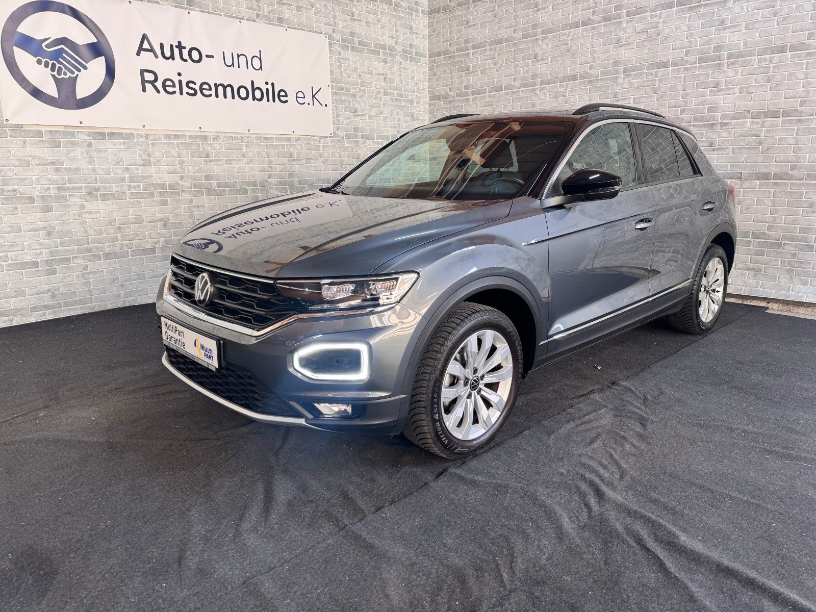 Volkswagen T-Roc Sport 1.5 TSI ACT - Samsaru's Car Outlet