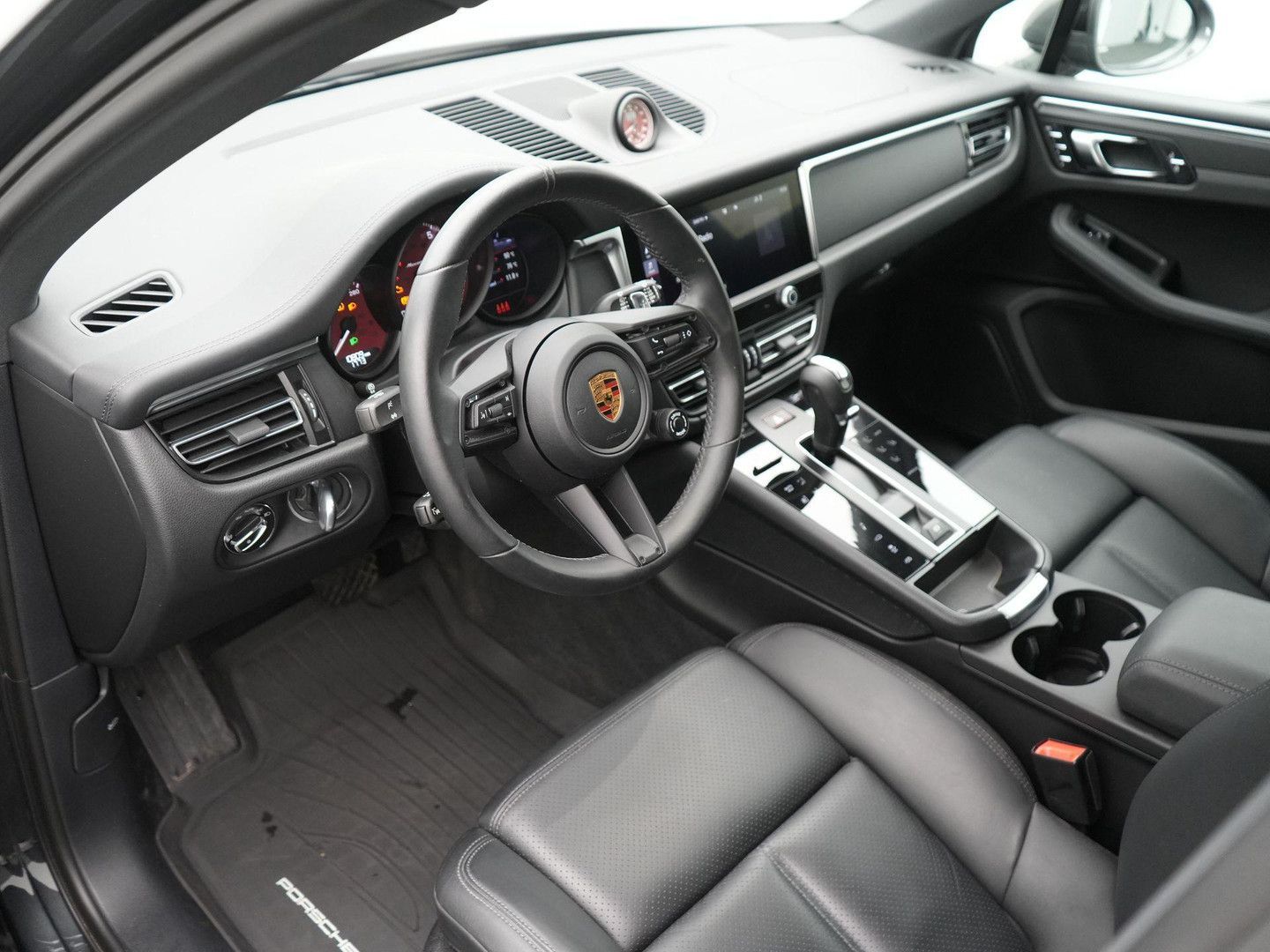 Porsche Macan T - Samsaru's Car Outlet