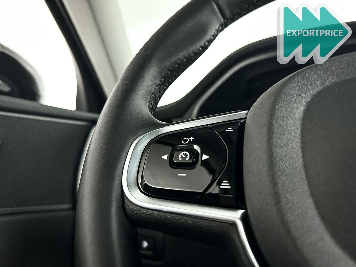 Volvo XC60 T6 Plug-in hybrid AWD Plus Dark | panorama