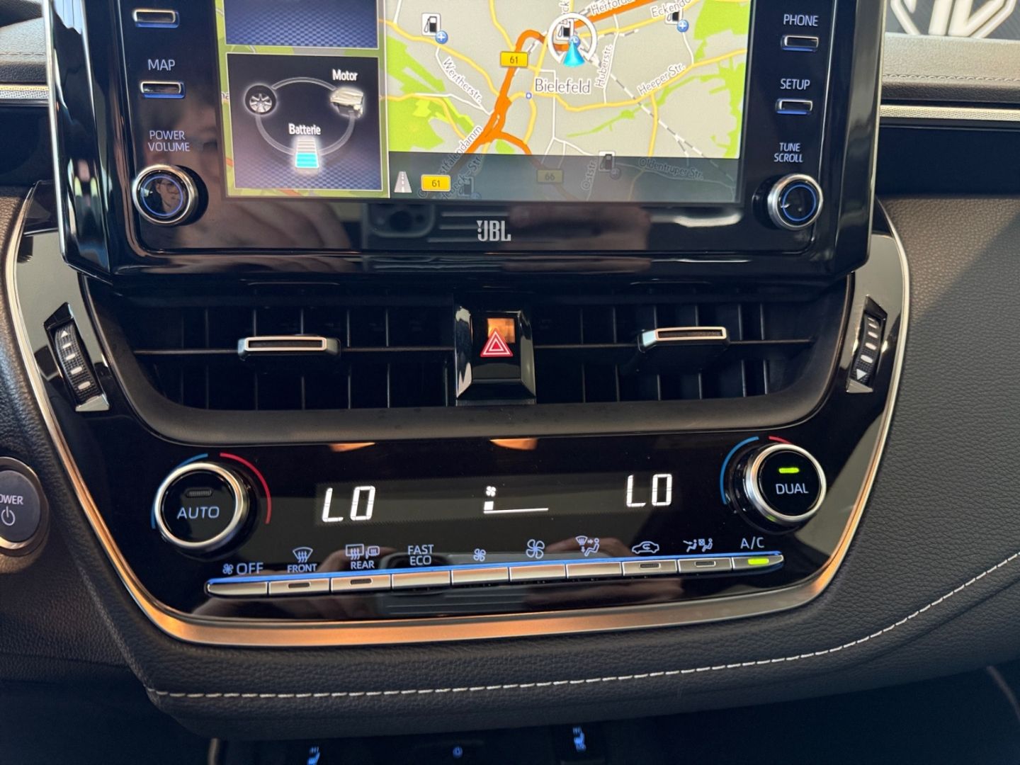 Toyota Corolla 2.0 Hybrid TS Lounge - Samsaru's Car Outlet