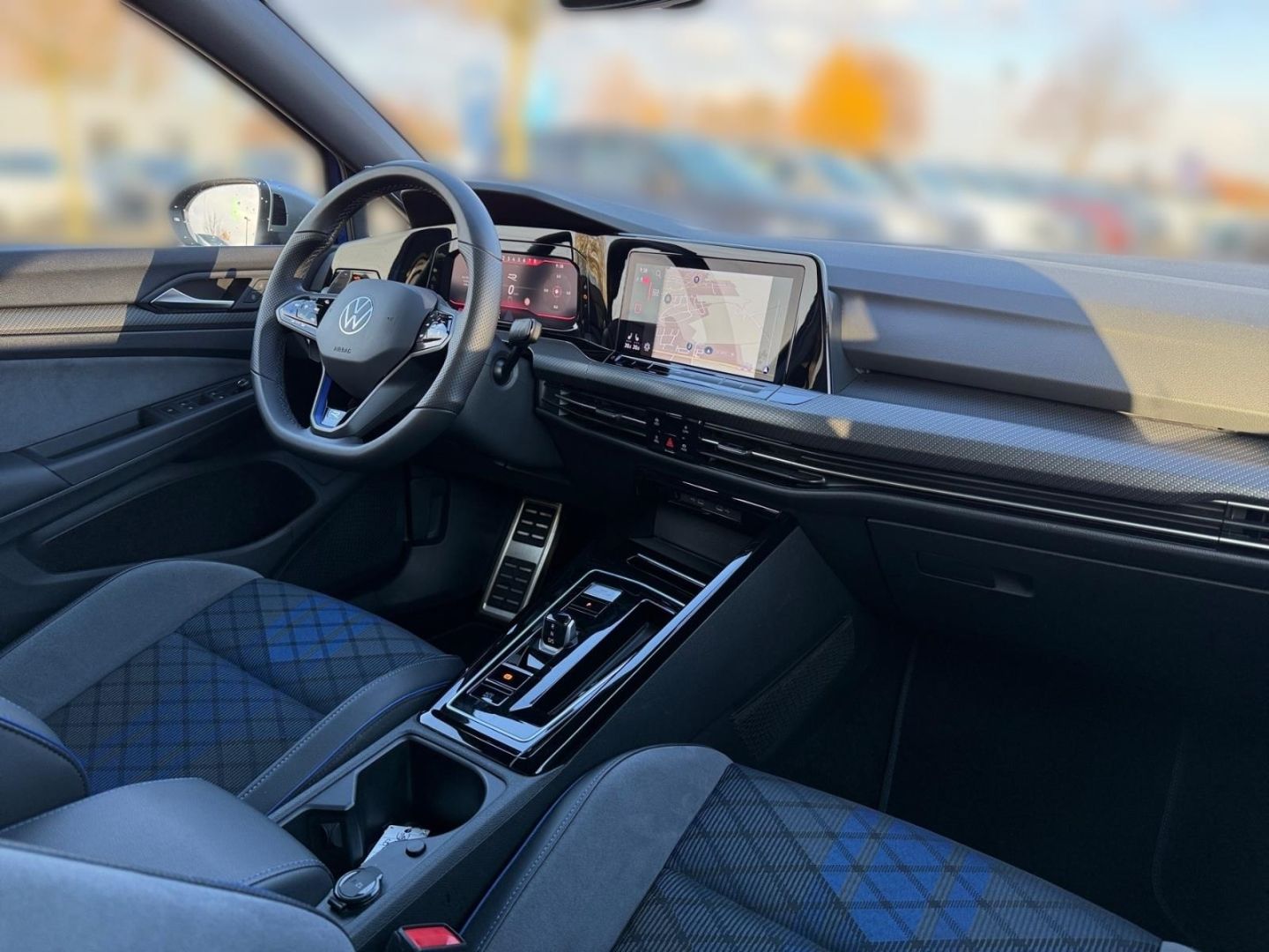 Volkswagen Golf VIII R 2.0 TSI 4Motion - Samsaru's Car Outlet