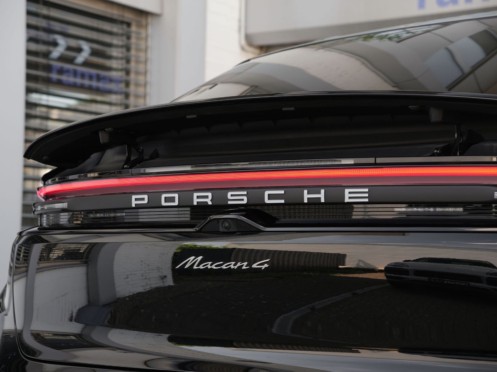 Porsche Macan 4 - Samsaru's Car Outlet