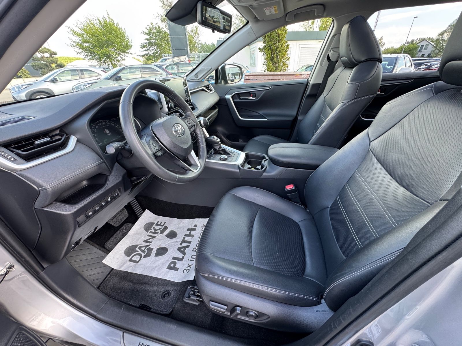 Toyota RAV 4 RAV4 Hybrid 4x4 Lounge - Samsaru's Car Outlet