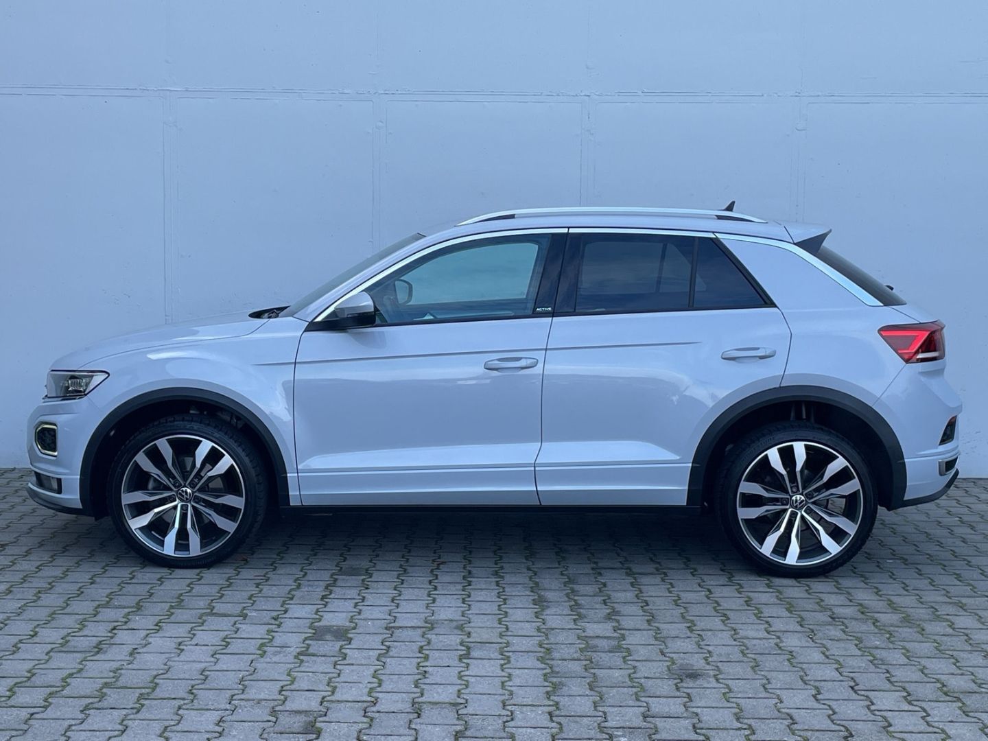 Volkswagen T-Roc 1.5 TSI DSG R-Line - Samsaru's Car Outlet