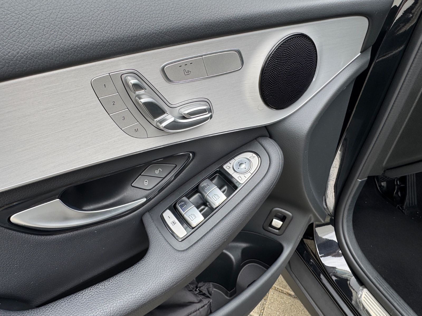 Mercedes-Benz GLC 300 d 4-Matic Business - Samsaru's Car Outlet