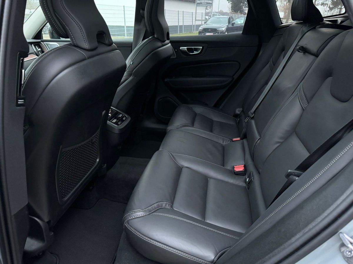 Volvo XC60 B5 AWD Ultimate Dark Luftfahrwerk Bowers &