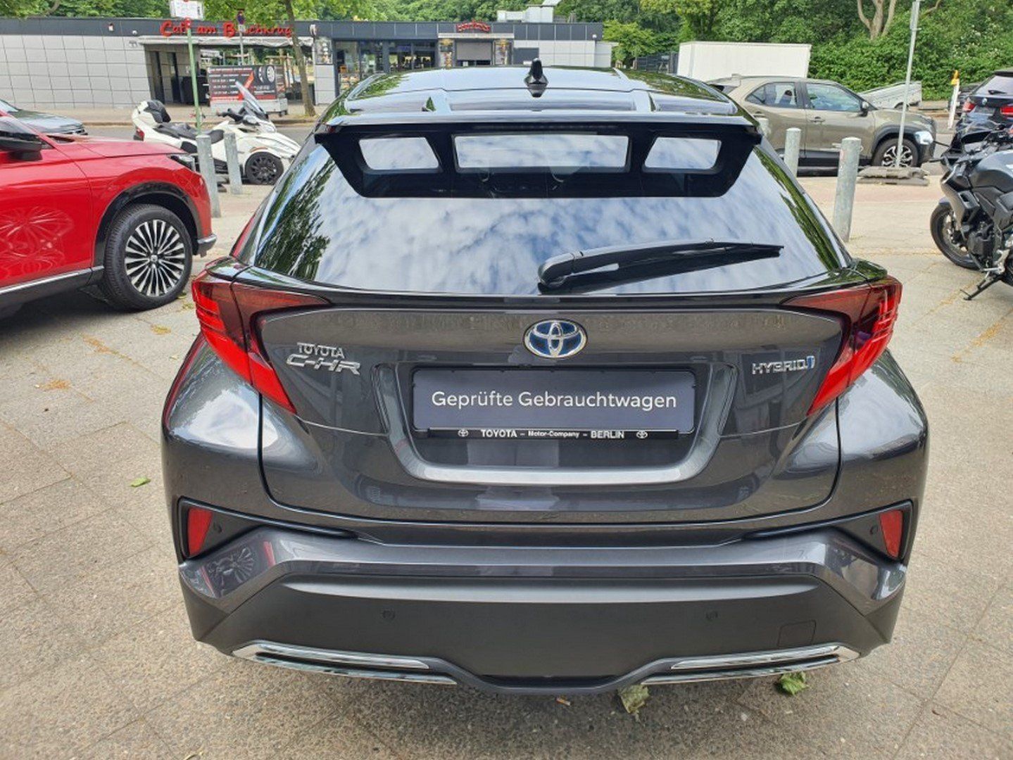 Toyota C-HR 2.0 Hybrid Lounge - Samsaru's Car Outlet
