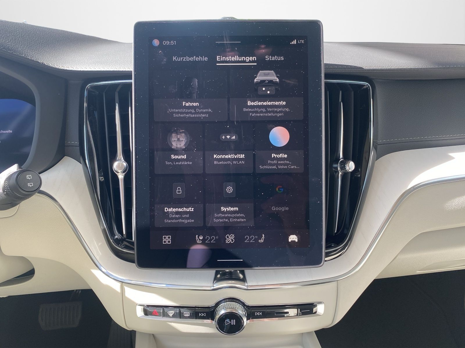 Volvo XC60 T8 Ultra Dark -Faclieft - Premium Paket AHK