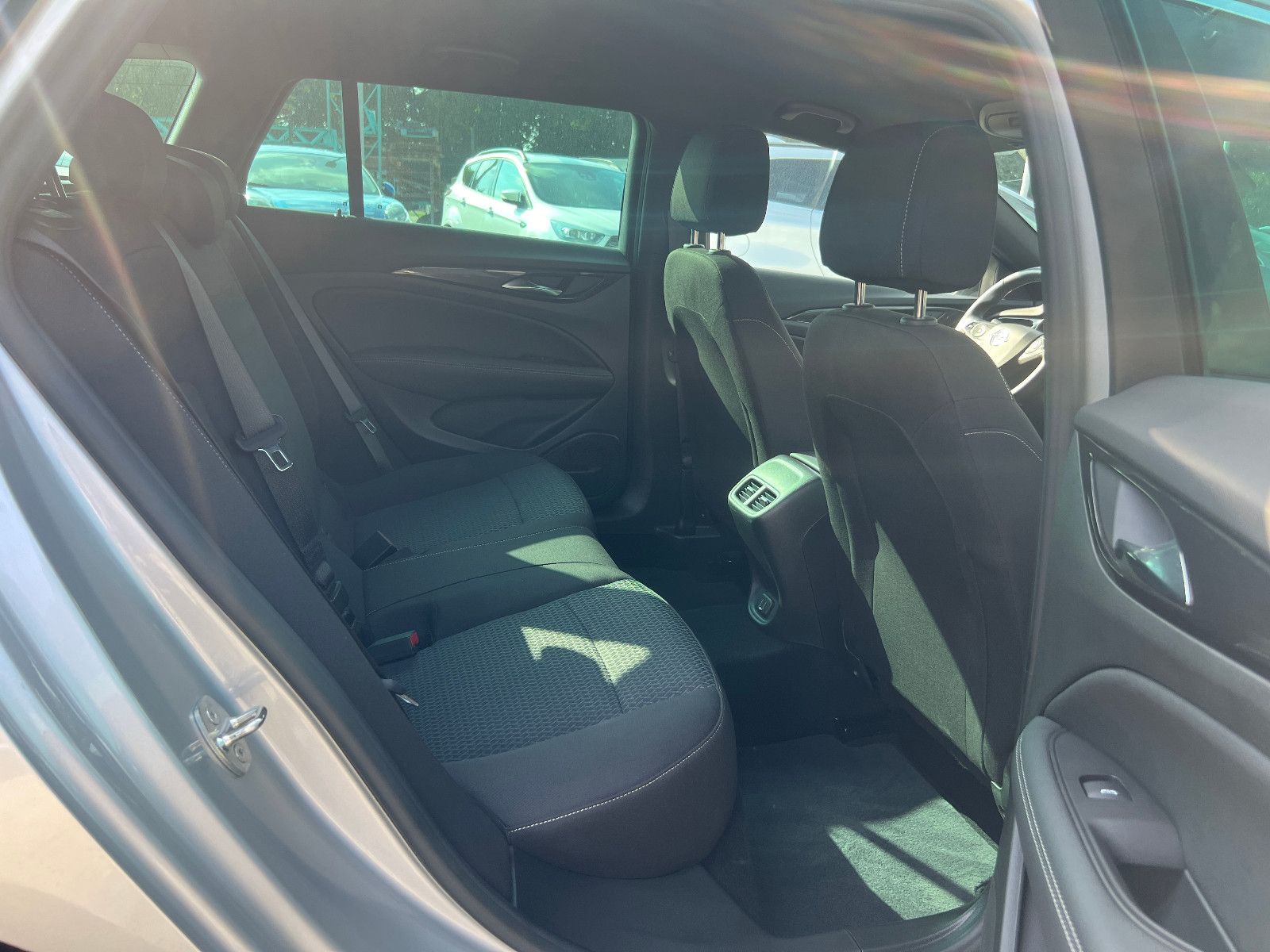 Opel Insignia B Sports Tourer Aut. - Samsaru's Car Outlet