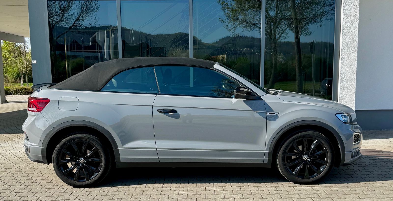 Volkswagen T-Roc R-Line - Samsaru's Car Outlet