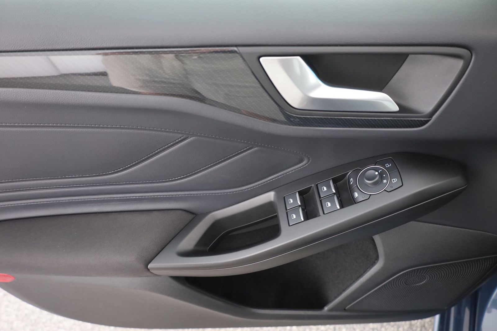 Ford Focus Turnier 1.0 EB ST-Line X LED Navi ACC AHK