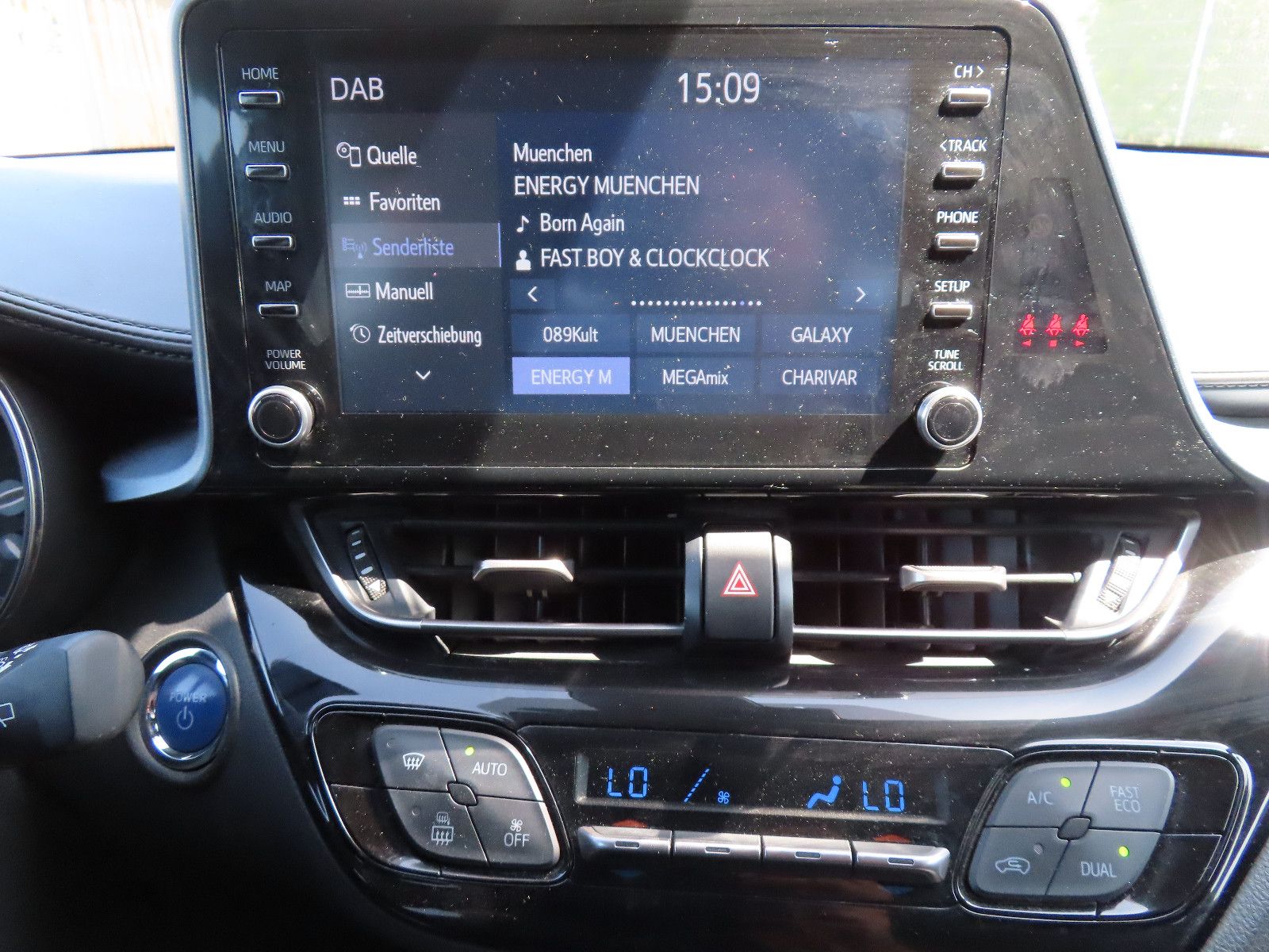 Toyota C-HR 1.8 Hybrid Style - Samsaru's Car Outlet