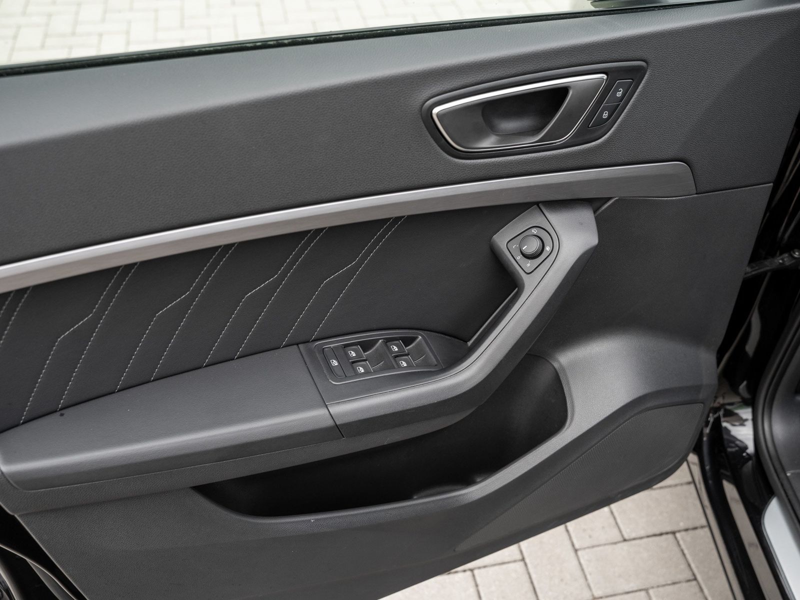 Seat ATECA FR 1.5 TSI DSG AHK Kam. Navi Pano Sportp.
