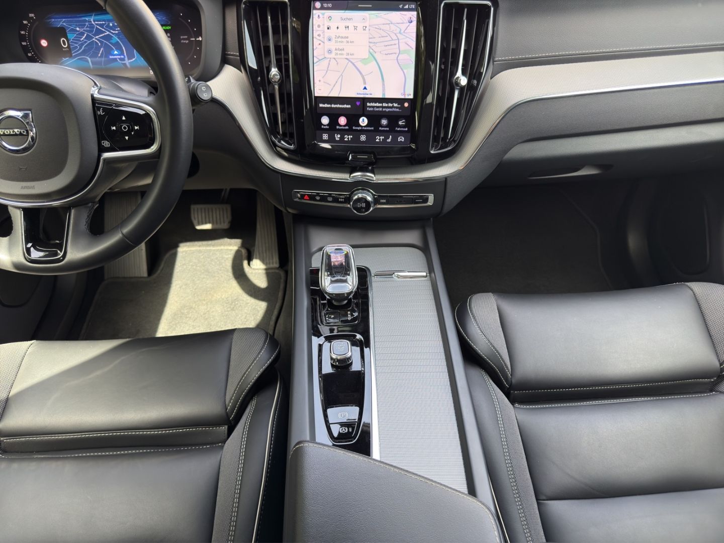 Volvo XC60 T8 AWD Ultimate Dark Recharge Plug-In Hybri